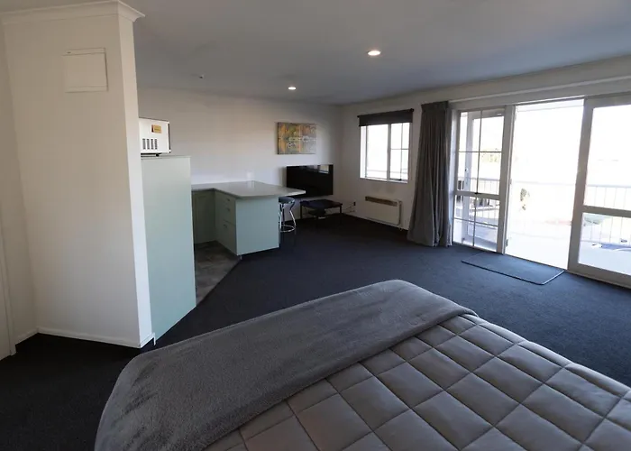 Alexandra Heights Motel