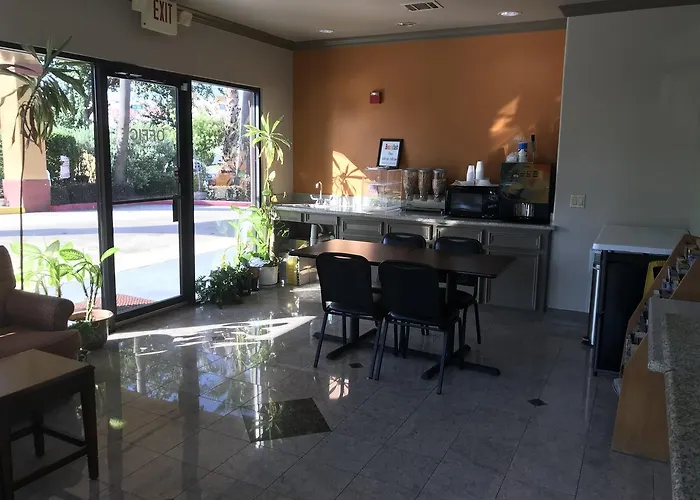 Camelot Inn And Suites