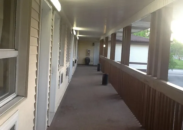 Knights Inn Oshawa