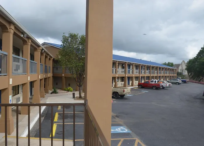 Summit Inn Hotel & Suites San Marcos