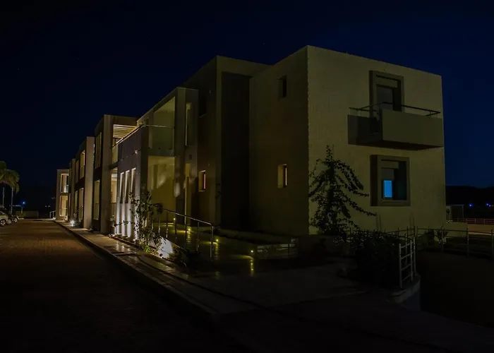 Double Bay Beach Hotel